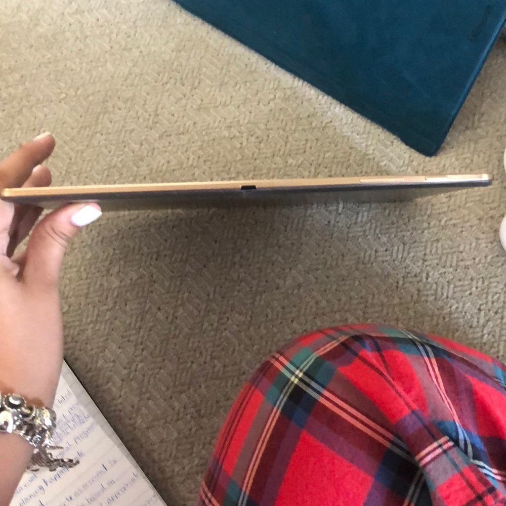 Samsung tablet - Picture 4 of 4